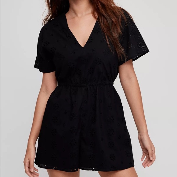 Aritzia Pants - ARITZIA Sunday Best Kensley Romper size S